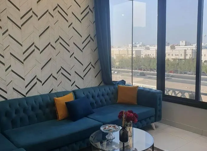 شقة مكونة من غرفتين وحمام خاص